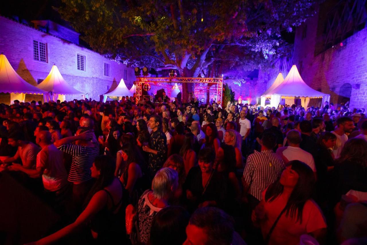 Tout Confort ! Climatisation, Centre-Ville, Parking, Terrasse, Wifi, Netflix Carcassonne Eksteriør bilde
